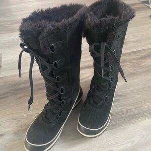Women Sorel Tivoli  boots. Used only twice